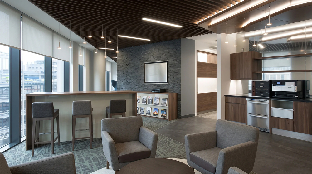 Breakout and tea point - timber slatted ceiling, bar counter with tube pendants and seating