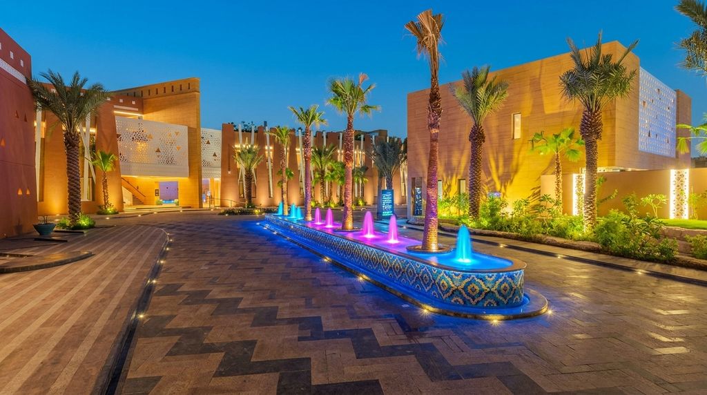 Plaza & Water Feature